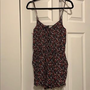 ⭐️3/$20⭐️ H&M Floral Romper in 6